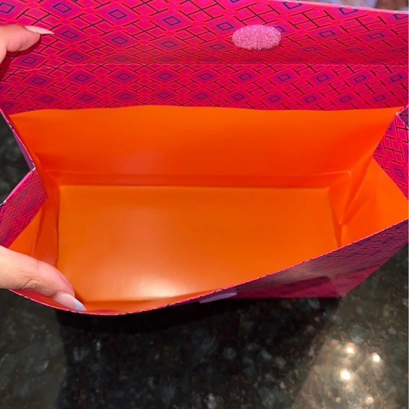 Tory Burch Pink Gift Bag - Picture 4 of 7